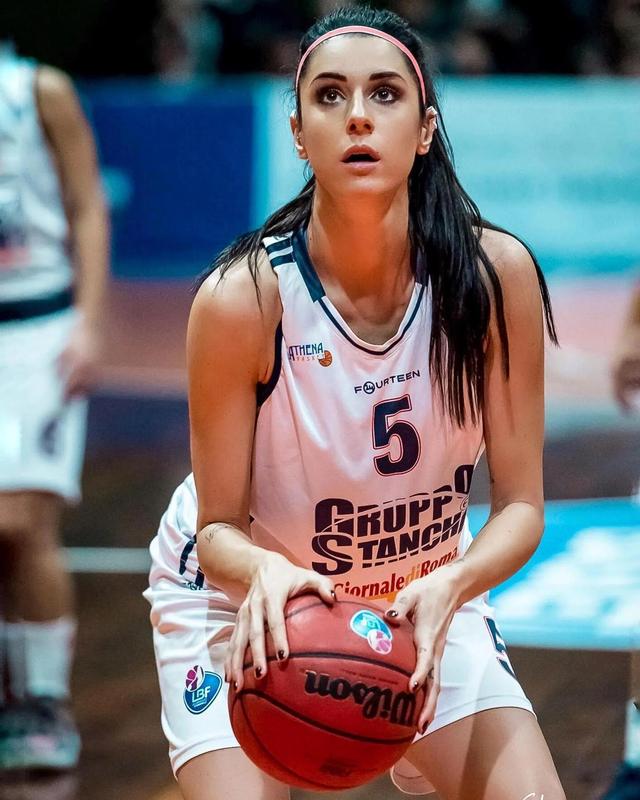 意大利篮球女神 瓦伦蒂娜·维格娜莉