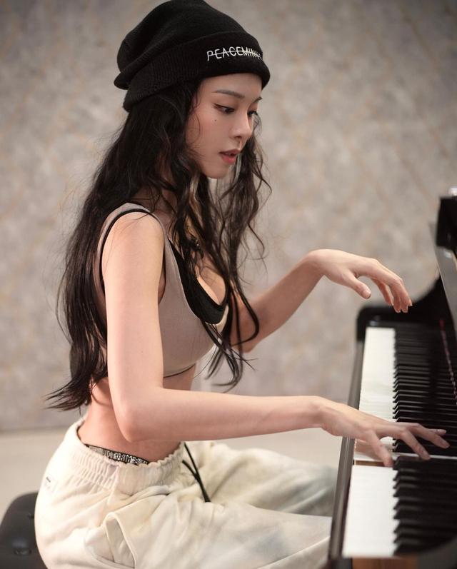 人美，腿长，还会弹钢琴：大马网红钢琴艺术家李元玲，李云迪高徒